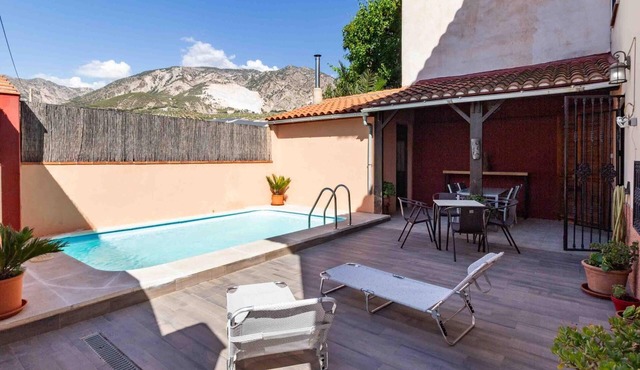 House with barbecue and pool