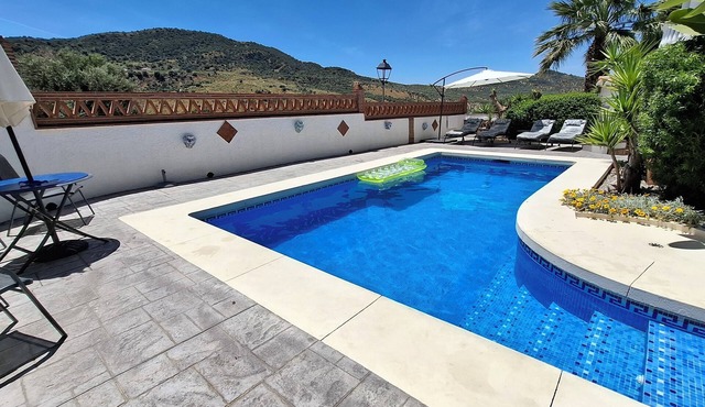 Immaculate 2 Bedroom 2 Bathroom Villa Private heated pool for 4 (Max 5)