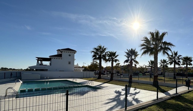 Immaculate Apartment Overlooking the Pool CEI35-5