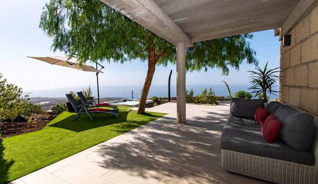 Infinity House. Ocean View hot tub. in Adeje