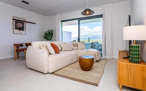 Ipanema 2 BR apartment with views