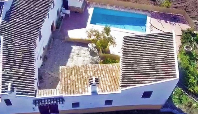 La Era Ecolodge - 3 apartment complex with private pool (8-10 people)