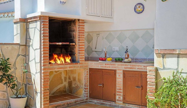 La Era - Sun-Drenched Andalusian Villa: Your Perfect Frigiliana Getaway