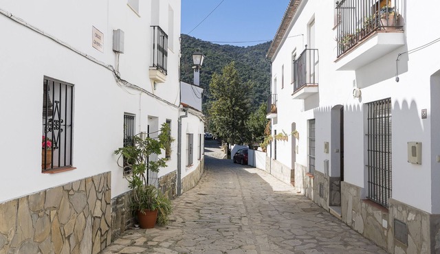 LA PARRA - Charming village house surrounded by nature.