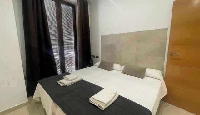 La Perla Reyes Catolicos Living: Standard Apartment