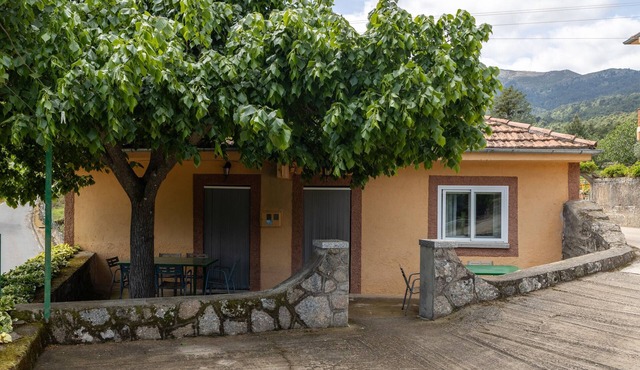 Lakeside House Alberche B - Lake Burguillo, Gredos Mountains