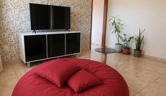 Large house, 2 extra-large bedrooms, office and garage (sleeps up to 4 people and pets) in Contagem