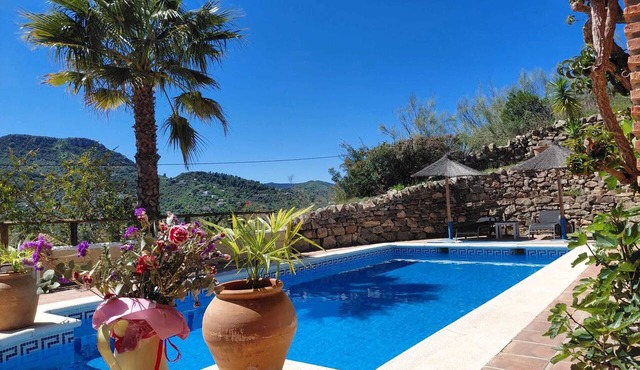 Last minute holiday! July 1-8, 900 euros. Private villa and pool, 4 bedrooms,