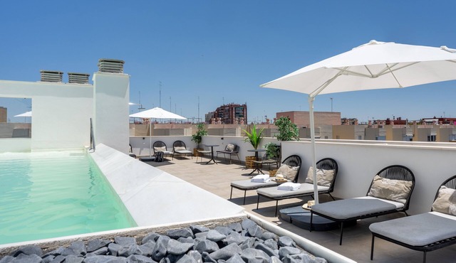 Limehome Sevilla Calle Torcuato Luca de Tena
