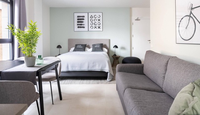 limehome Sevilla Torcuato L. d. Tena | Superior