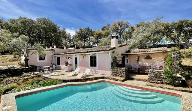 Little house on the hill, Finca el Moro
