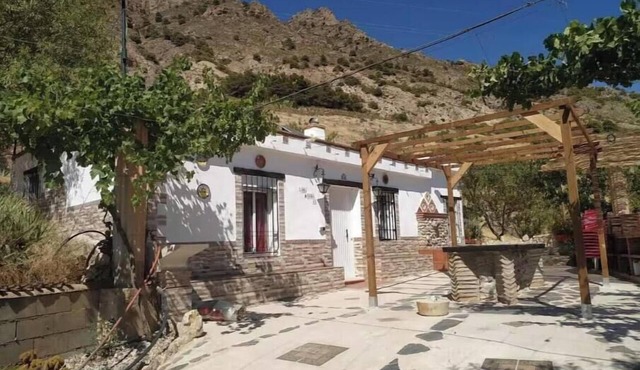 Loma Negra Rural House, with fireplace, swimming pool and barbecue