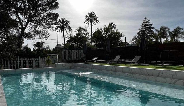 Los Almendros - Free Parking