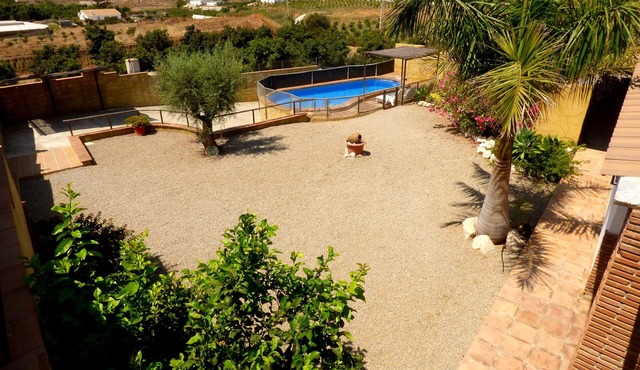 Los Aperos 1 is a rural house with a private semi-heated pool