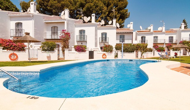 Los Pinos 25 Villas by Casasol