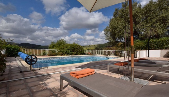 Lovely Holiday Home with Private Swimming Pool in Almogía
