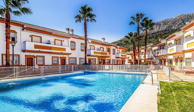 Lovely home in Benaojan with swimming pool