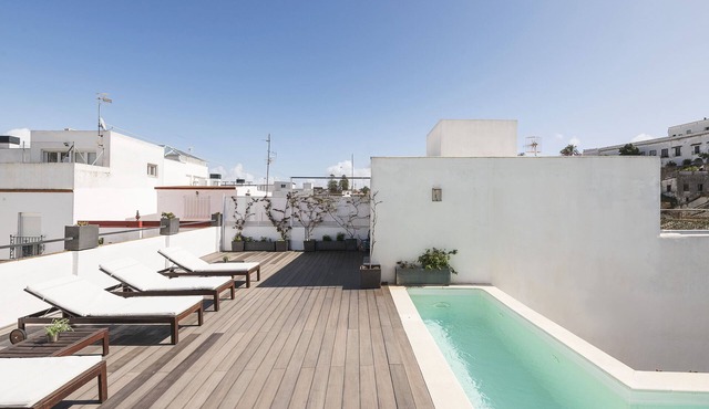 LUXE MADRE DE DIOS - Charming Loft with Shared Pool and Free Wi-Fi