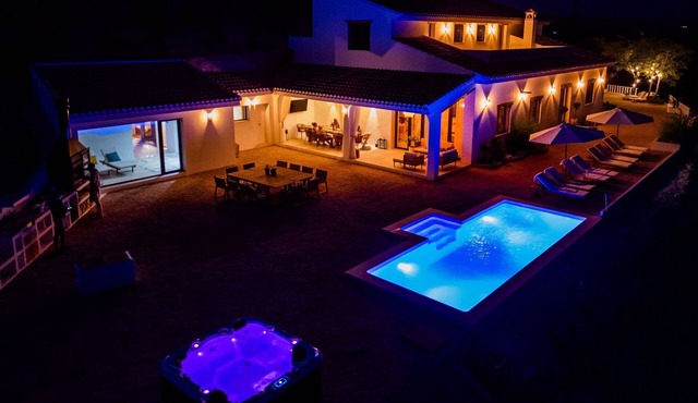 Luxuriöse Finca mit Pool, Spa und spektakulärer Aussicht by Interhome