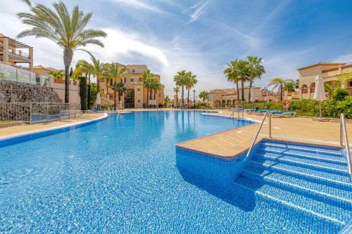 Luxury 2BR Resort Apt, Pools, Spa & Tennis