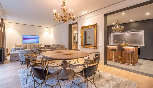 Luxury 3-Bed Apartment in Salamanca, Madrid