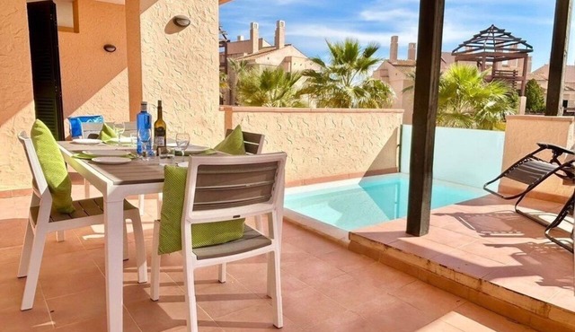Luxury apartment on golf resort with private plunge pool