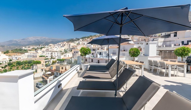 Luxury Apartment with Mountain View, Garden & Wi-Fi
