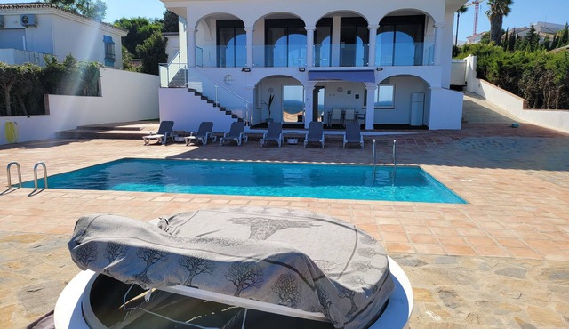 luxury apartments sea views with pool