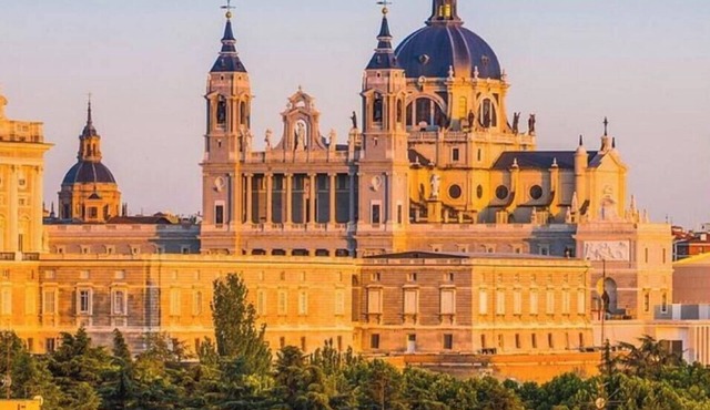 Luxury City Living on Madrid's Iconic Calle de los Madrazo