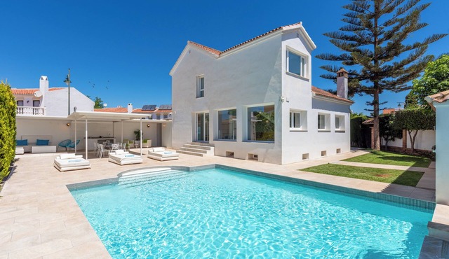 Luxury Villa "Ohana 2" with Pool, Wi-Fi, Terrace & Garden
