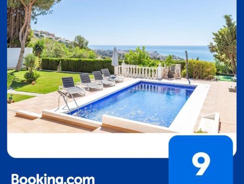 Luxury villa with beautiful sea view & jacuzzi