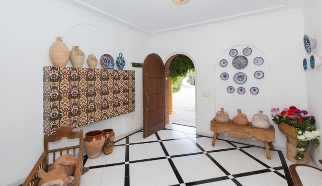 Magnificent family villa with pool, terrace and large garden