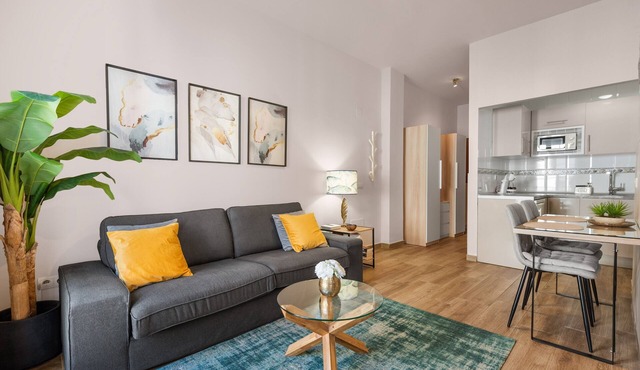 ‘Málaga Centro Bonito’ Apartment with Balcony, Wi-Fi and Air Conditioning