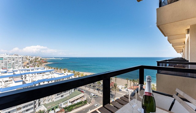 MalagaSuite Aloha Playa in Benalmádena