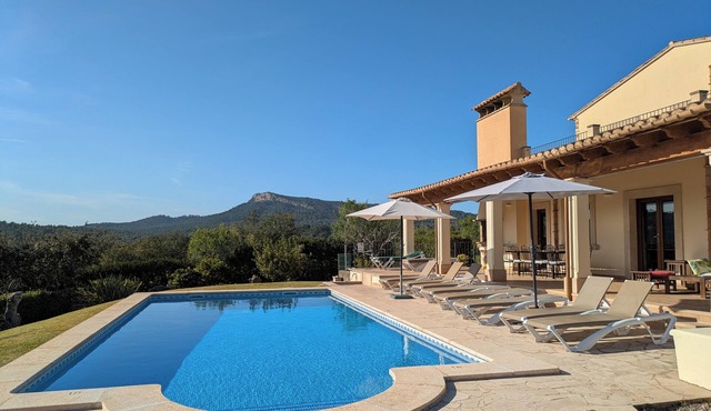 Mallorcan house with pool, garden, barbecue and WIFI near the beach in Manacor