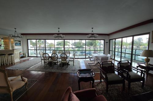 Maravilhoso apartamento frente ao mar em excelente localização in Santos