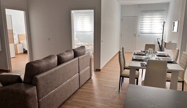 Maruchi Apartment: just 3 minutes from the A-4 (Exit 217). Free parking."