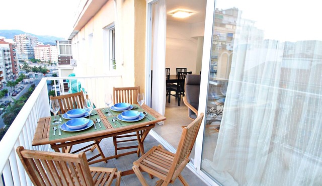 Modern 3-Bedroom Apartment Near Málaga City Center, Train Station, and Beach