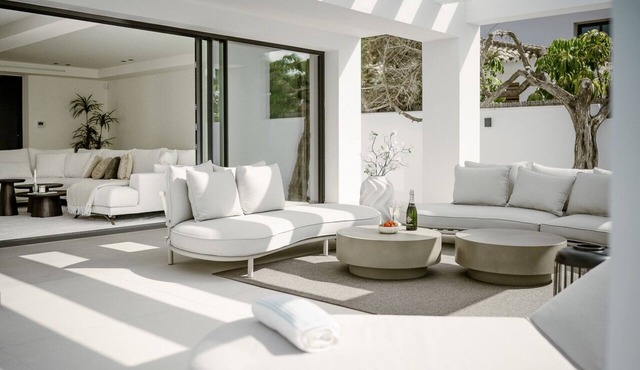 Modern 4 Beds Luxe Villa 550m to Las Cañas Beach!