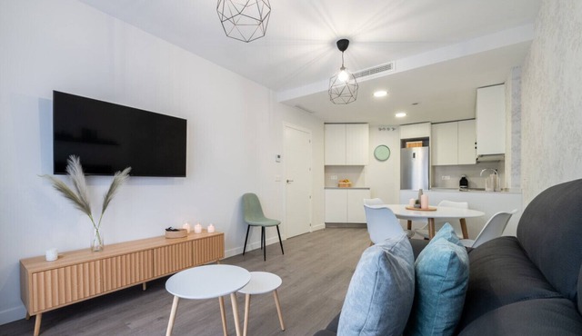 Modern apartment for 6 near Madrid