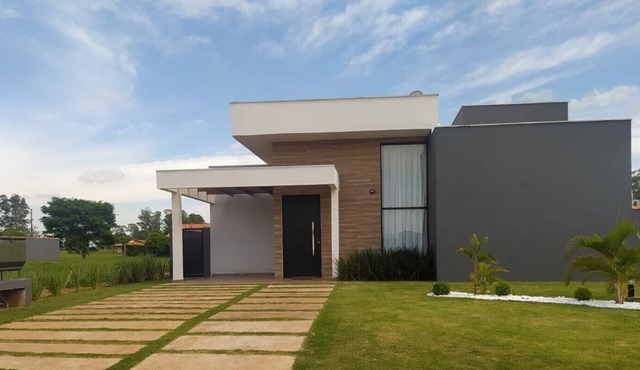 Modern country house in a resort in the interior of São Paulo state. in Águas de Santa Bárbara