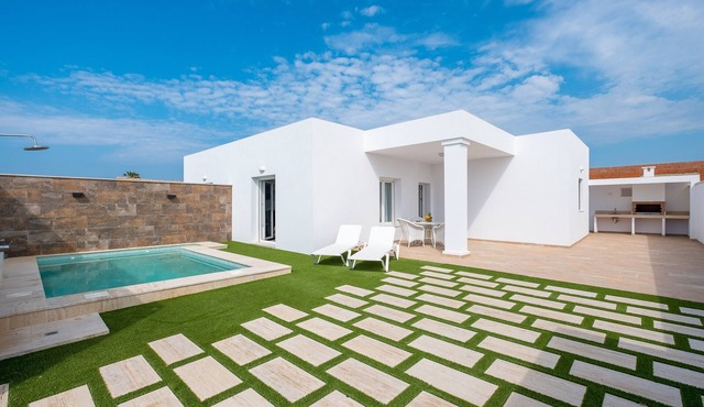 Modern Holiday Home with Private Pool near El Palmar Beach