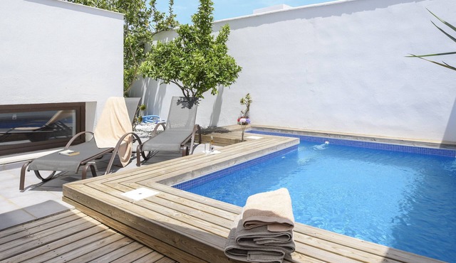 Modern house near the beach with pool, rooftop terrace, Wi-Fi and air conditioning