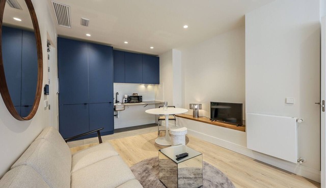 Modern studio near the Royal Palace 01