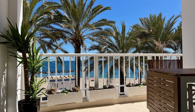 Modern studio with terrace and amazing sea view!