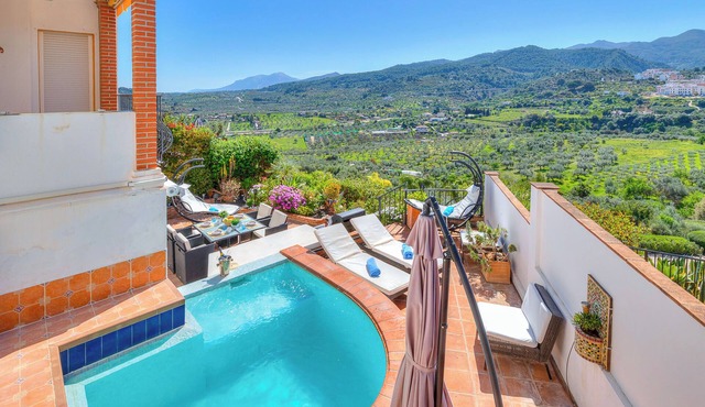 Monda Heights Apartment with Pool and Amazing Views close to Marbella & Málaga