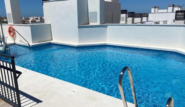 Nautilus 3 - Elegante Apartamento para 6 con Piscina, Wifi y AC en Rota