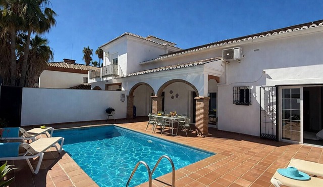 Nerja Paradise Rentals - Villa Las Dalias in Nerja