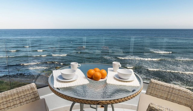 New Beachfront Apartment, Calahonda, Seaview, Direct Access to Beach and Pool