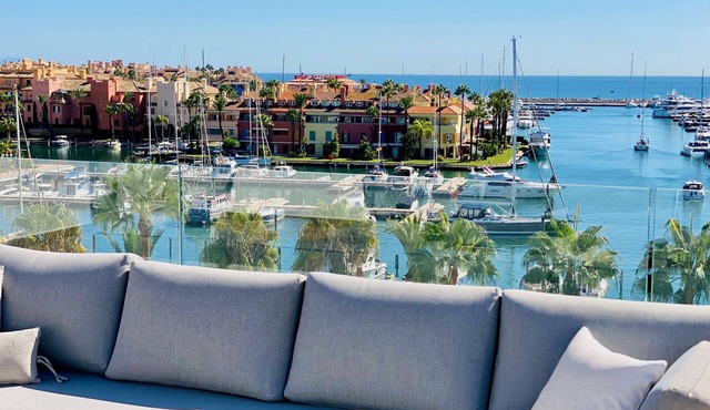 NEW IN SOTOGRANDE. Unique penthouse, large private terrace with amazing views
